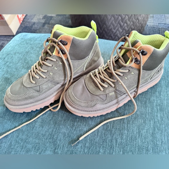 Ugg boots! - Picture 2 of 3